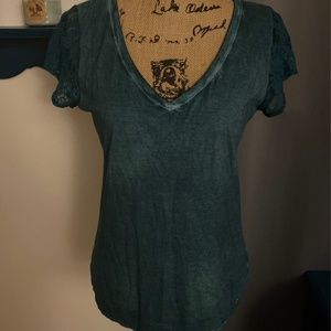 Guess V Neck & Lace Shirt